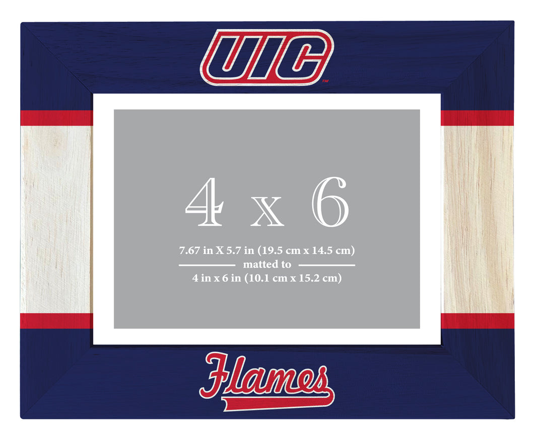 University of Illinois at Chicago Wooden Photo Frame - Customizable 4 x 6 Inch - Elegant Matted Display for Memories